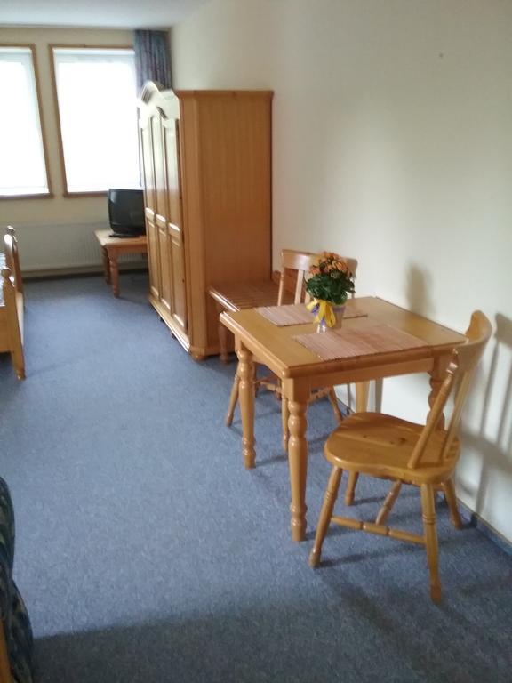 Gaestezimmer - Campingplatz Am Muehlenbach Soltau Bagian luar foto